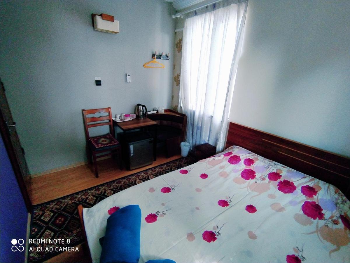 Rose House Ostello Tbilisi Esterno foto